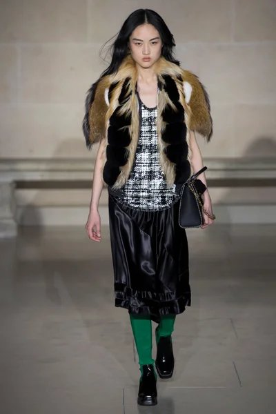 Look 11